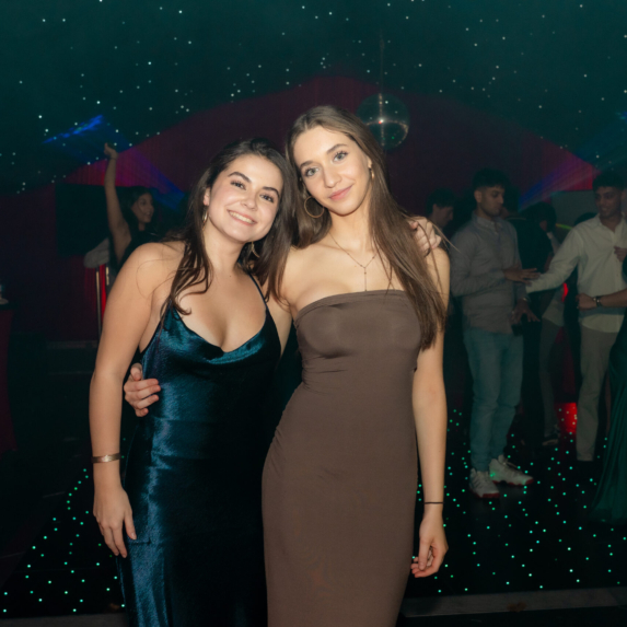NIC03916